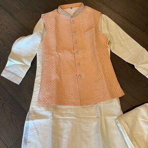 Indian kurta set.
